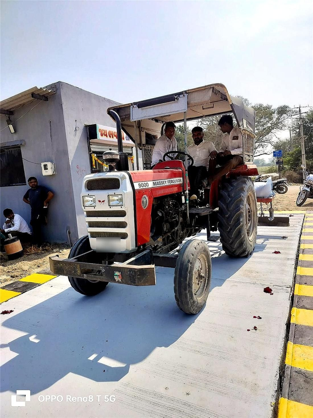 Tractor-trolley on a Symphony concrete deck