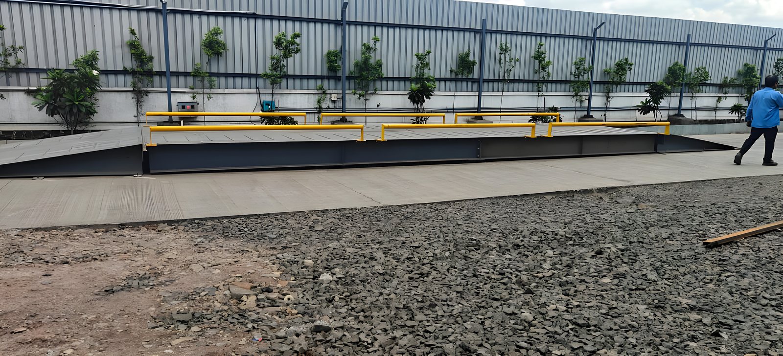 Modular / portable weighbridge: Steel modules bolted together, side view